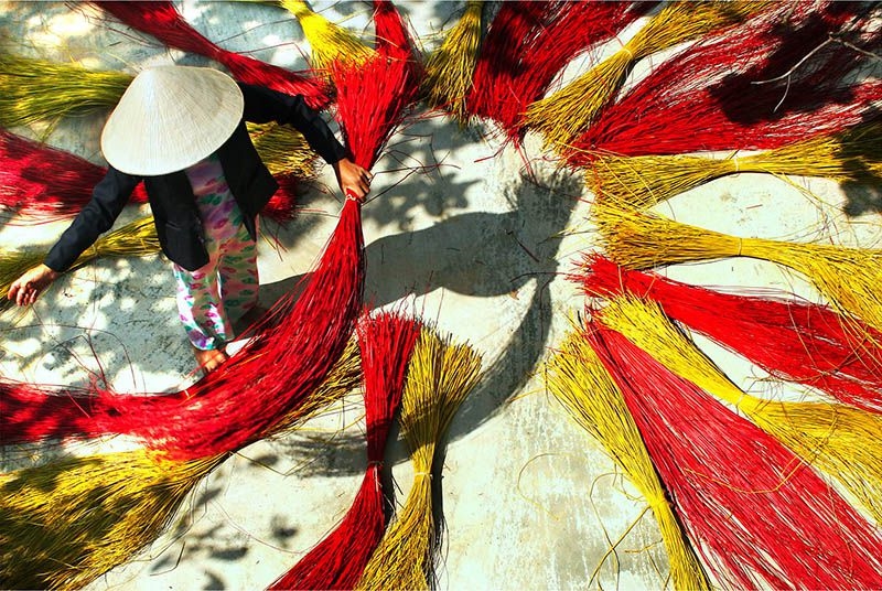 Làng chiếu nhớ tiếng thoi đưa