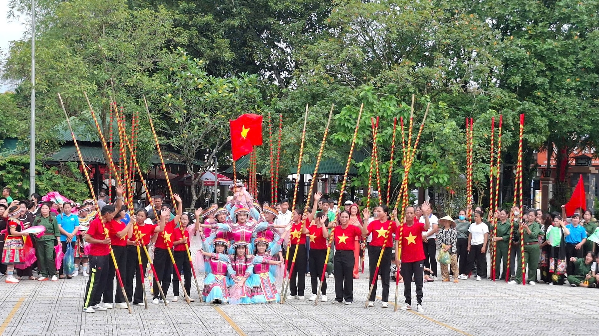 Sôi nổi Ngày hội Văn hóa, Thể thao các dân tộc xã Đạ Tẻh