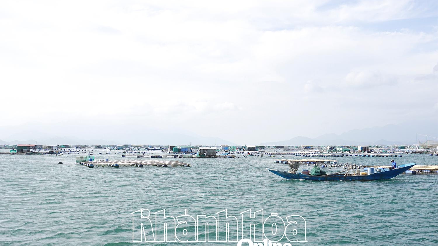 Khánh Hòa: Nuôi trồng thủy sản trên vịnh Cam Ranh: Người dân không được xâm phạm vùng nước cấm