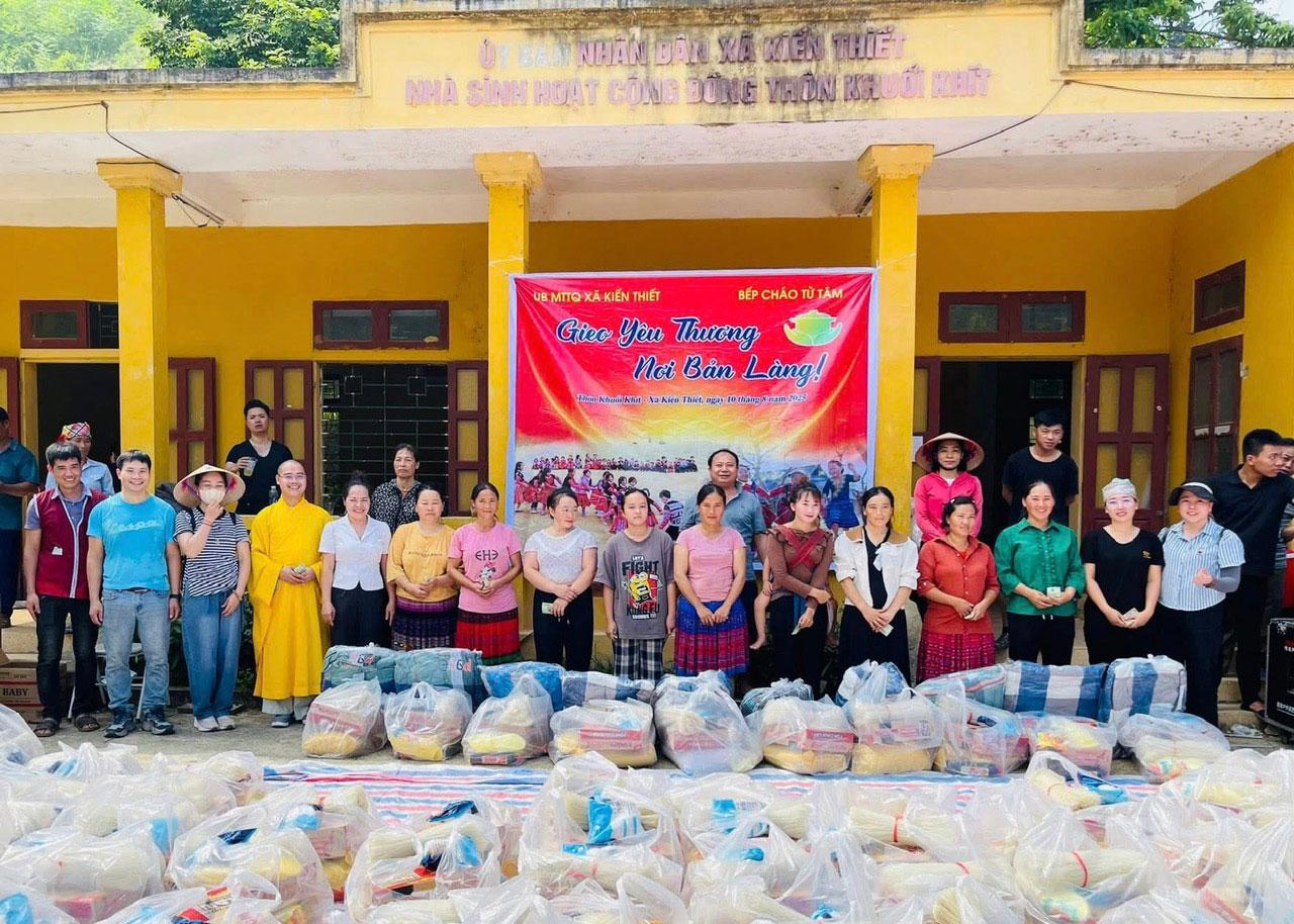 Chương trình “Gieo yêu thương nơi bản làng”