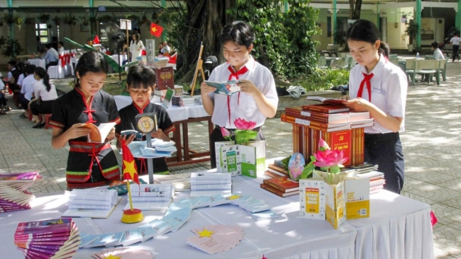 BSR tài trợ 200 triệu đồng xây dựng tủ sách giáo khoa dùng chung tại Đà Nẵng