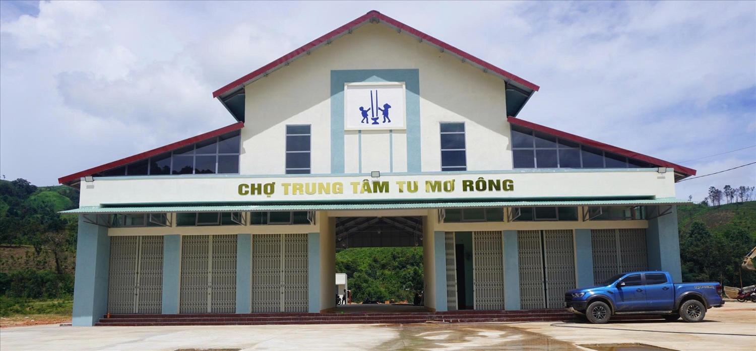 Phiên chợ 0 đồng ấm lòng đồng bào Xơ Đăng