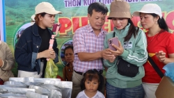 Phiên chợ 0 đồng ấm lòng đồng bào Xơ Đăng