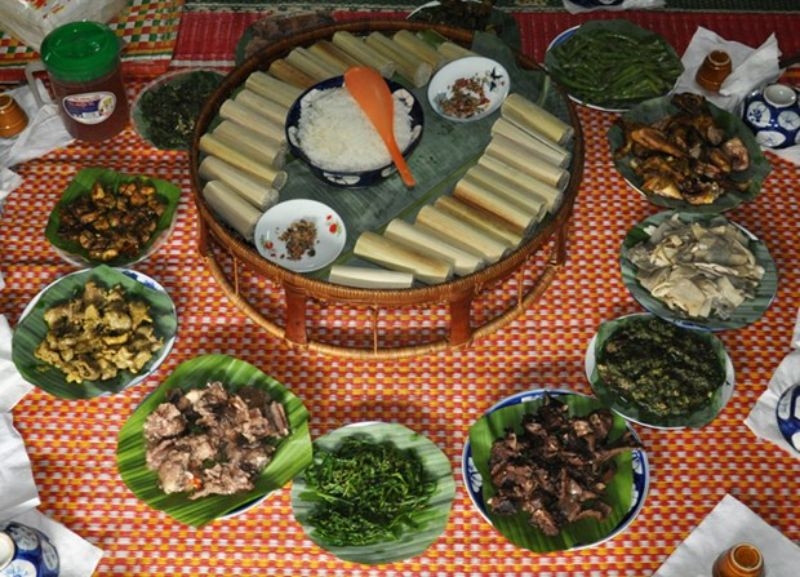 Người Cơ Tu duy nhất biết đan mâm cơm ở Công Dồn