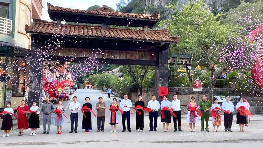 Tuyên Quang: Khánh thành công trình cổng Phố cổ Đồng Văn