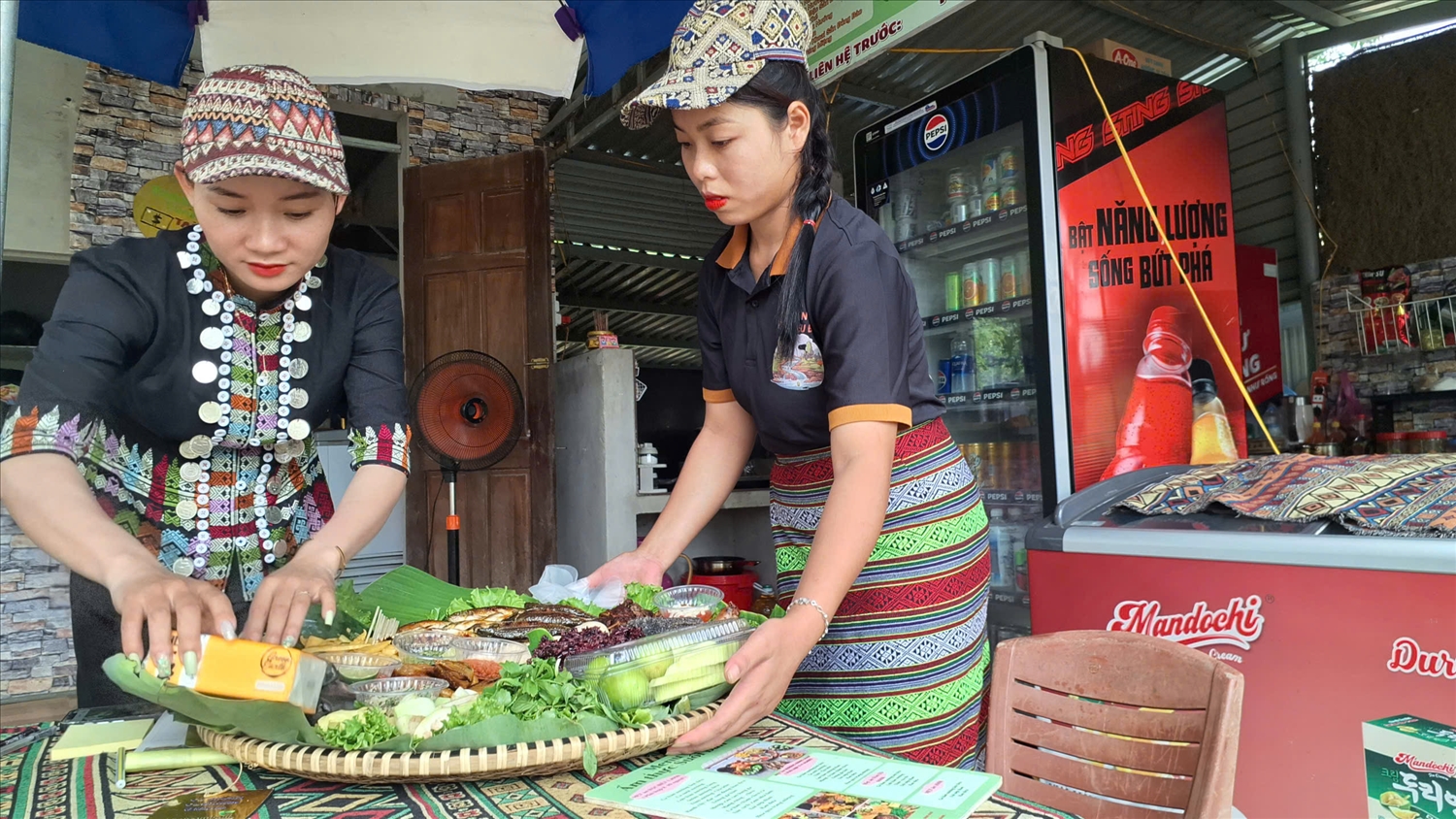 Một ngày ở bản Còi Đá