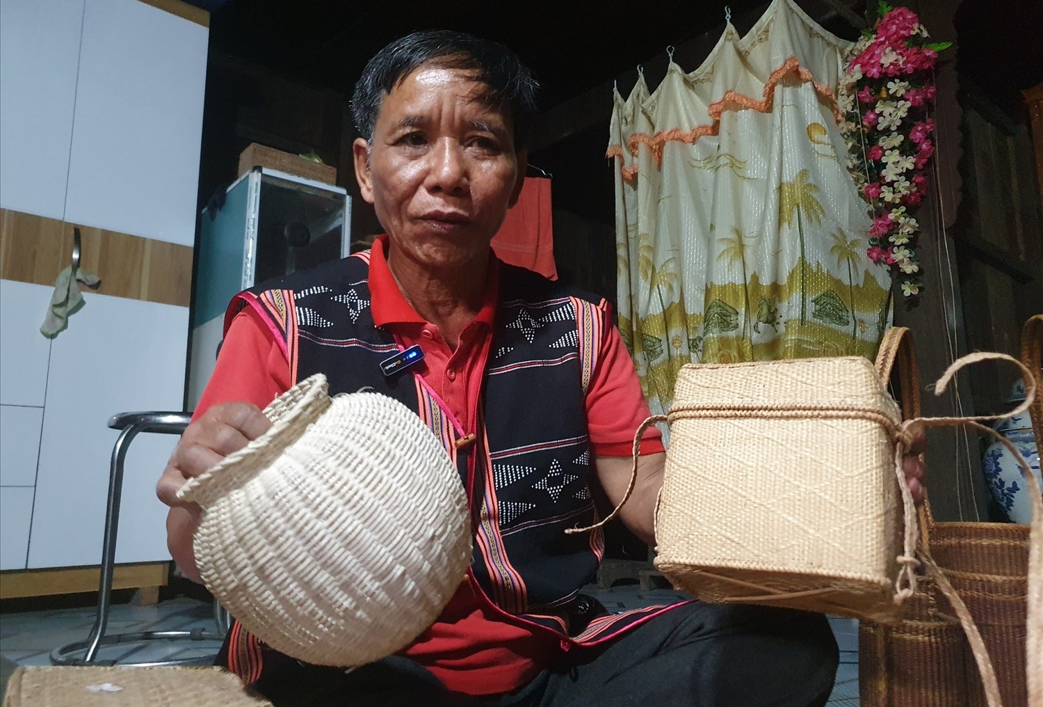 Những người giữ nghề truyền thống ở vùng cao