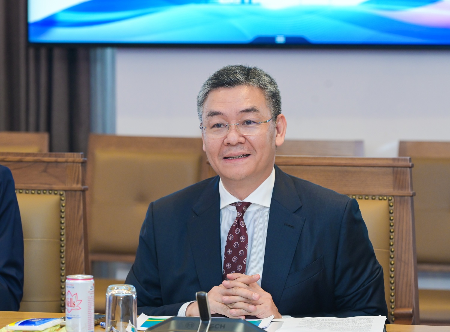 Tổng Giám đốc Petrovietnam Lê Mạnh Cường trao đổi tại buổi làm việc Tổng Giám đốc Petrovietnam Lê Mạnh Cường trao đổi tại buổi làm việc
