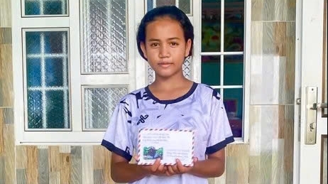 Cần Thơ: Ước mơ tiếp tục đến trường của cô bé mồ côi