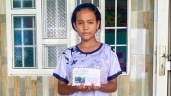 Cần Thơ: Ước mơ tiếp tục đến trường của cô bé mồ côi