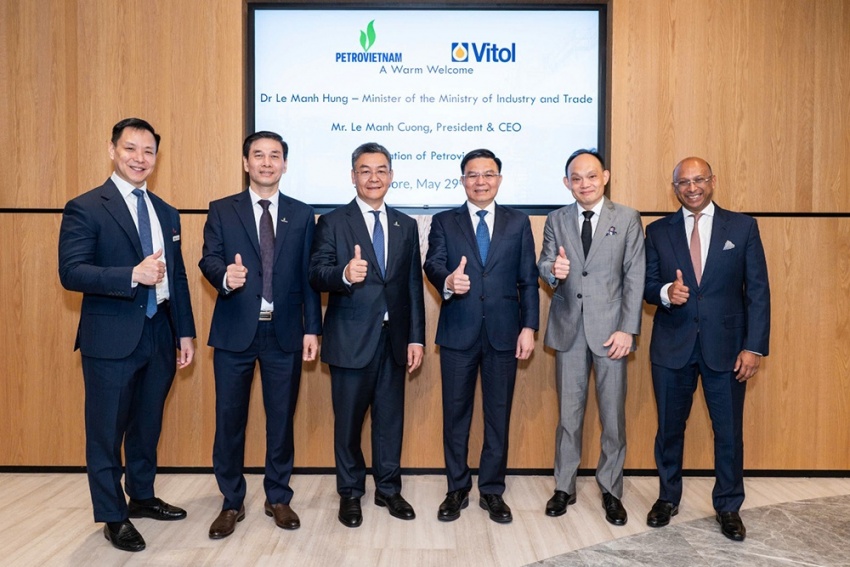 10 triệu thùng dầu thô và bước chuyển trong hoạt động thương mại quốc tế của PVNDB Chỉ trong thời gian ngắn của năm 2026, Chi nhánh Phân phối sản phẩm lọc dầu Nghi Sơn (PVNDB) đã giao dịch thành công khoảng 10 triệu thùng dầu thô, gồm 9 triệu thùng cung cấp cho Nhà máy Lọc hóa dầu Nghi Sơn (NSRP) và