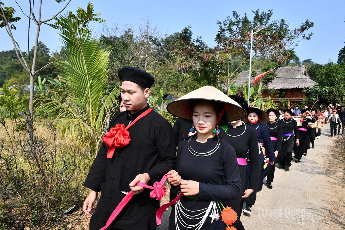 Tái hiện đám cưới truyền thống của người Tày xã Tân Trào.