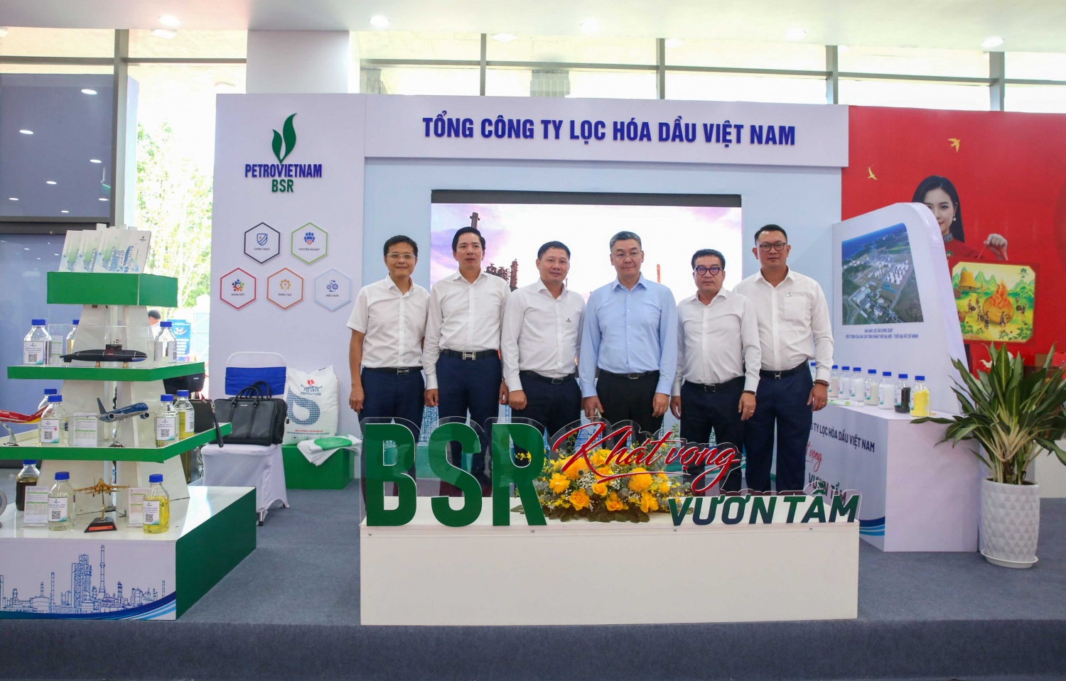 BSR lan tỏa sản phẩm tại triển lãm kỷ niệm 30 năm thành lập Ban Quản lý Khu kinh tế Dung Quất BSR lan tỏa sản phẩm tại triển lãm kỷ niệm 30 năm thành lập Ban Quản lý Khu kinh tế Dung Quất