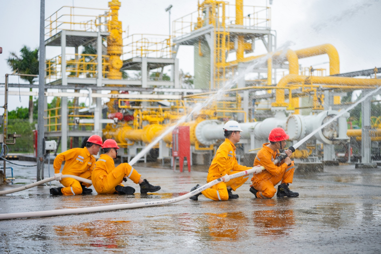 Diễn tập PCCC&amp;CNCH, nâng cao năng lực ứng phó và bảo đảm ANAT tại các công trình khí của PV GAS