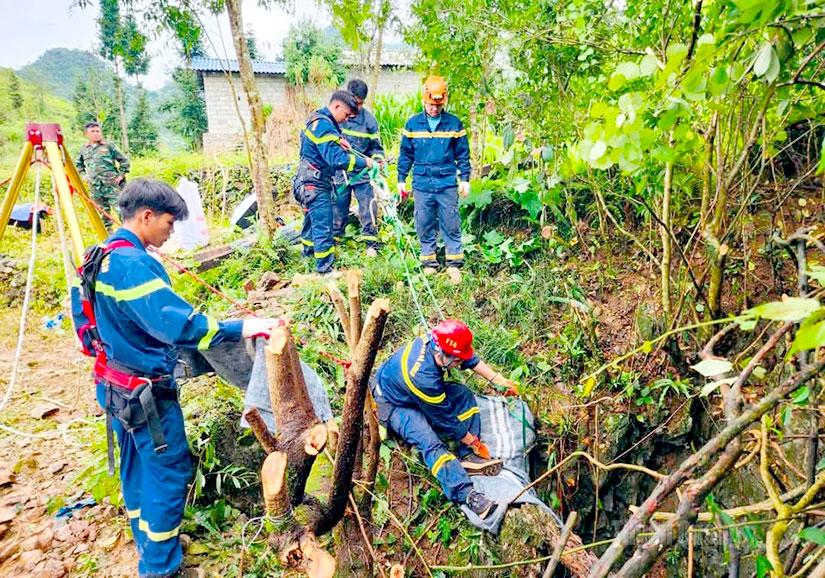 Lực lượng cứu nạn cứu hộ đang gấp rút triển khai phương án cứu nạn.