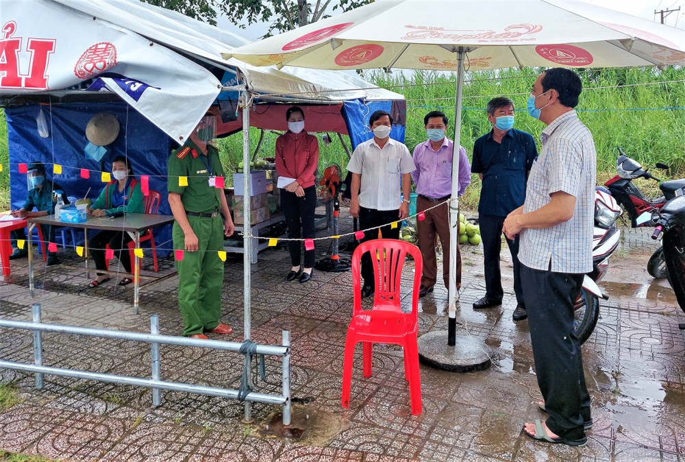 Chủ tịch UBND tỉnh Kiên Giang, ông Lâm Minh Thành kiểm tra công tác phòng chống dịch bệnh Covid-19 tại huyện U Minh Thượng