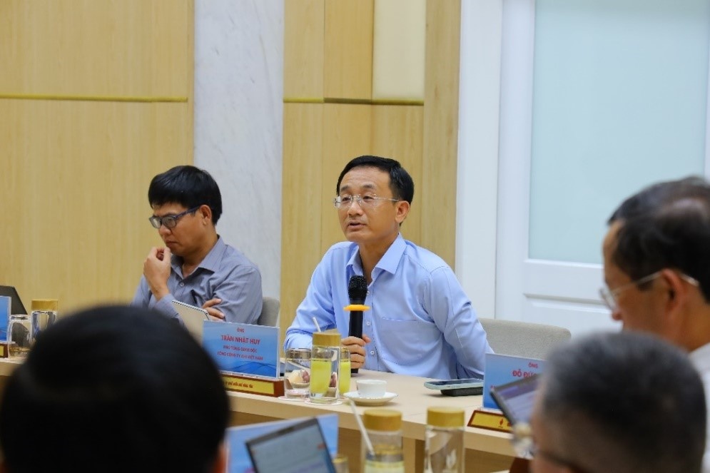 Phó Tổng Giám đốc Trần Nhật Huy chủ trì cuộc họp