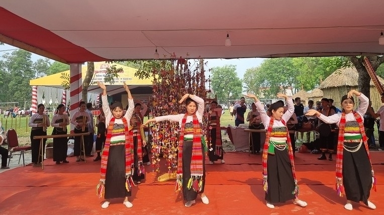 Di sản văn hóa nguồn lực để phát triển du lịch miền núi