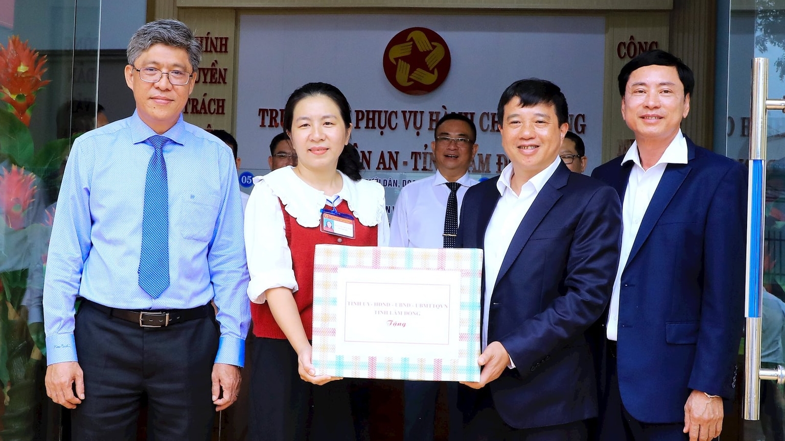Lâm Đồng: Bí thư Tỉnh ủy Y Thanh Hà Niê Kđăm kiểm tra hành chính...