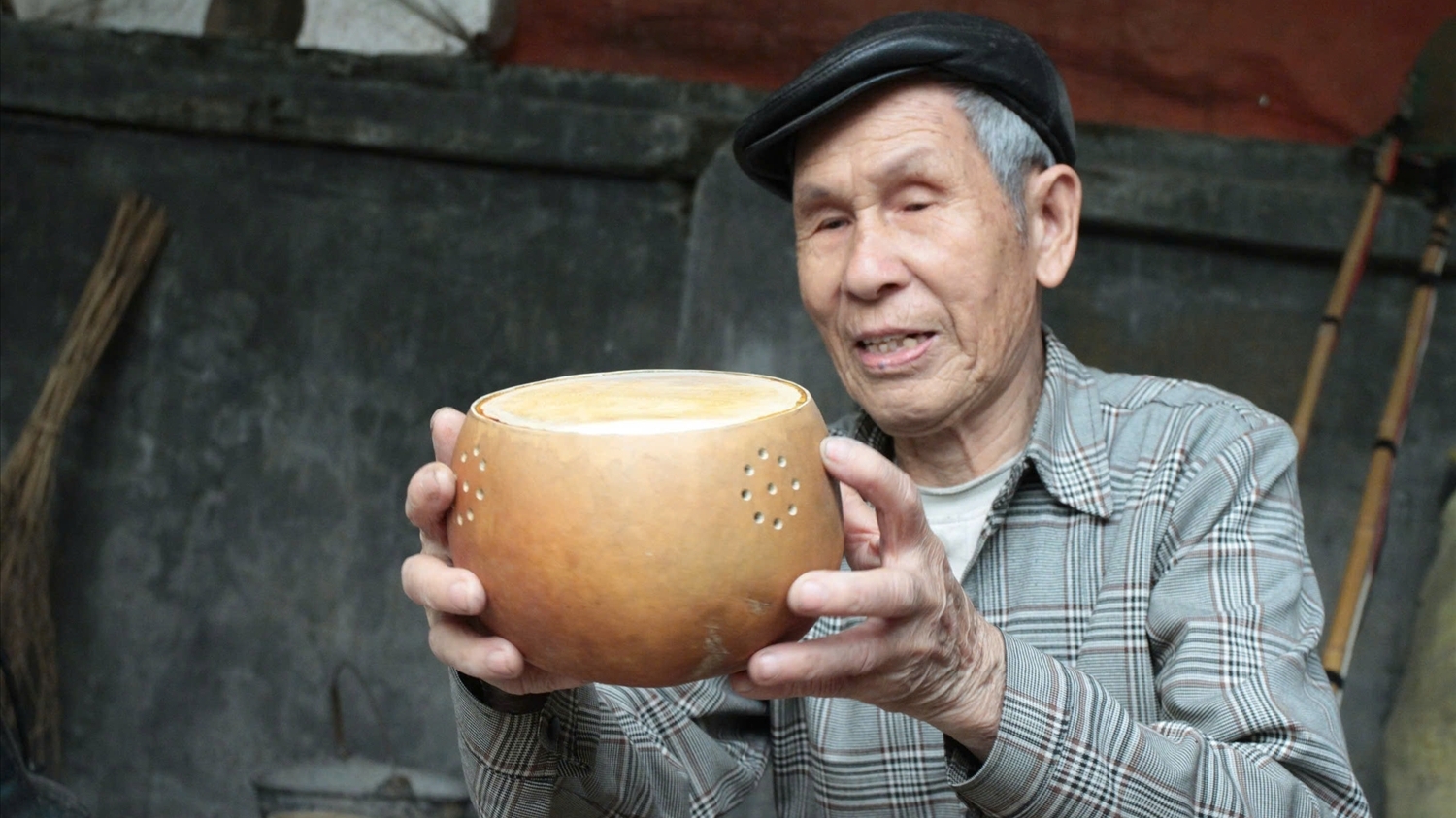 Người dành cả cuộc đời cho văn hóa Tày trên những phím đàn tính