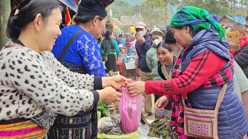 Tạo "sức hút" cho những phiên chợ truyền thống ở vùng núi xứ Thanh