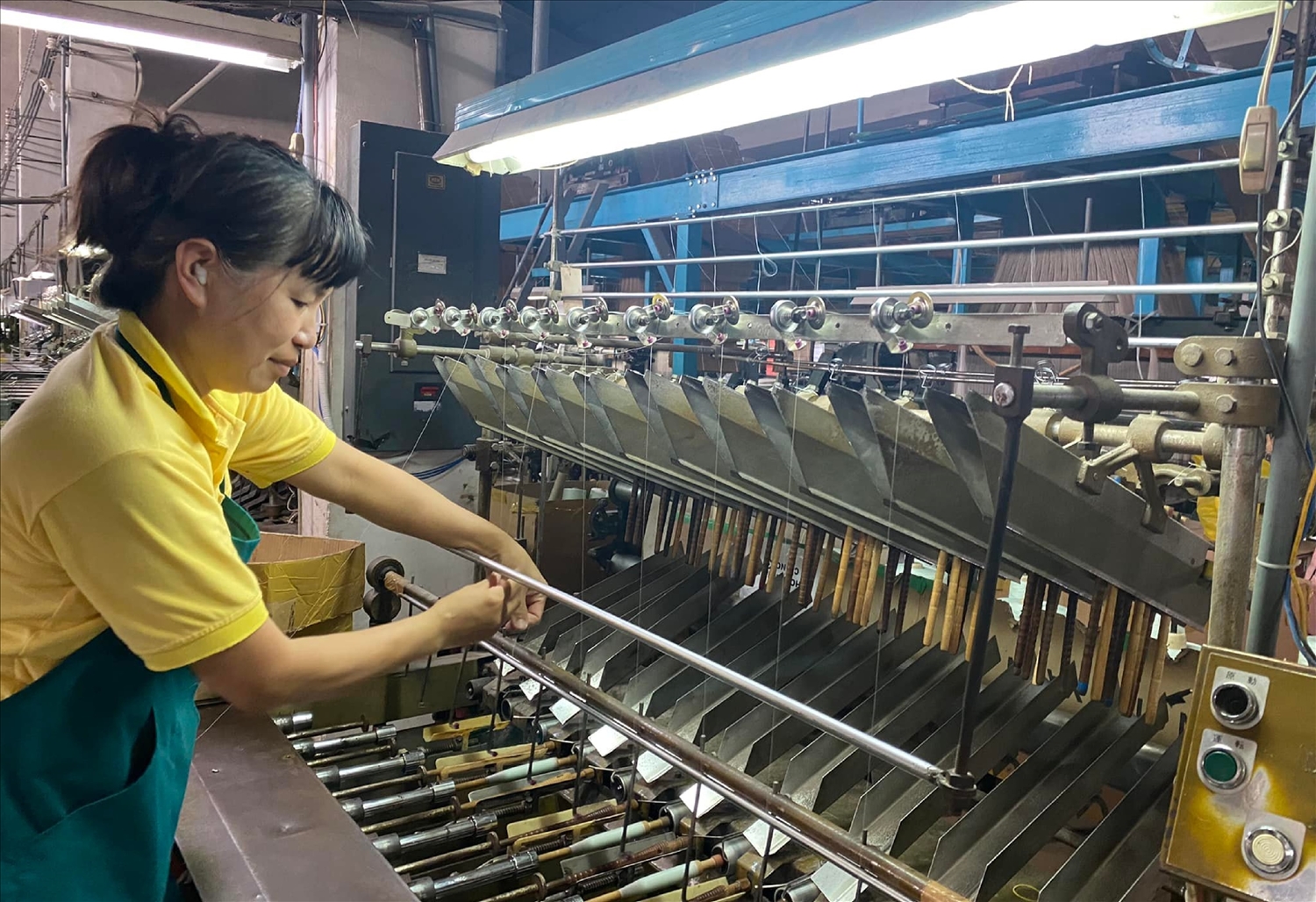 Sóng sánh sắc tơ tằm
