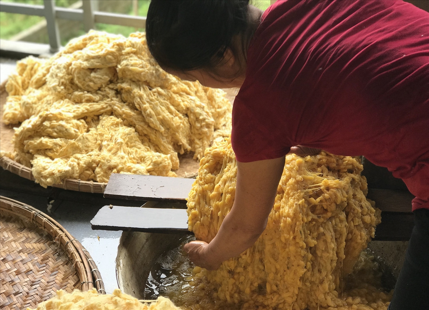 Sóng sánh sắc tơ tằm