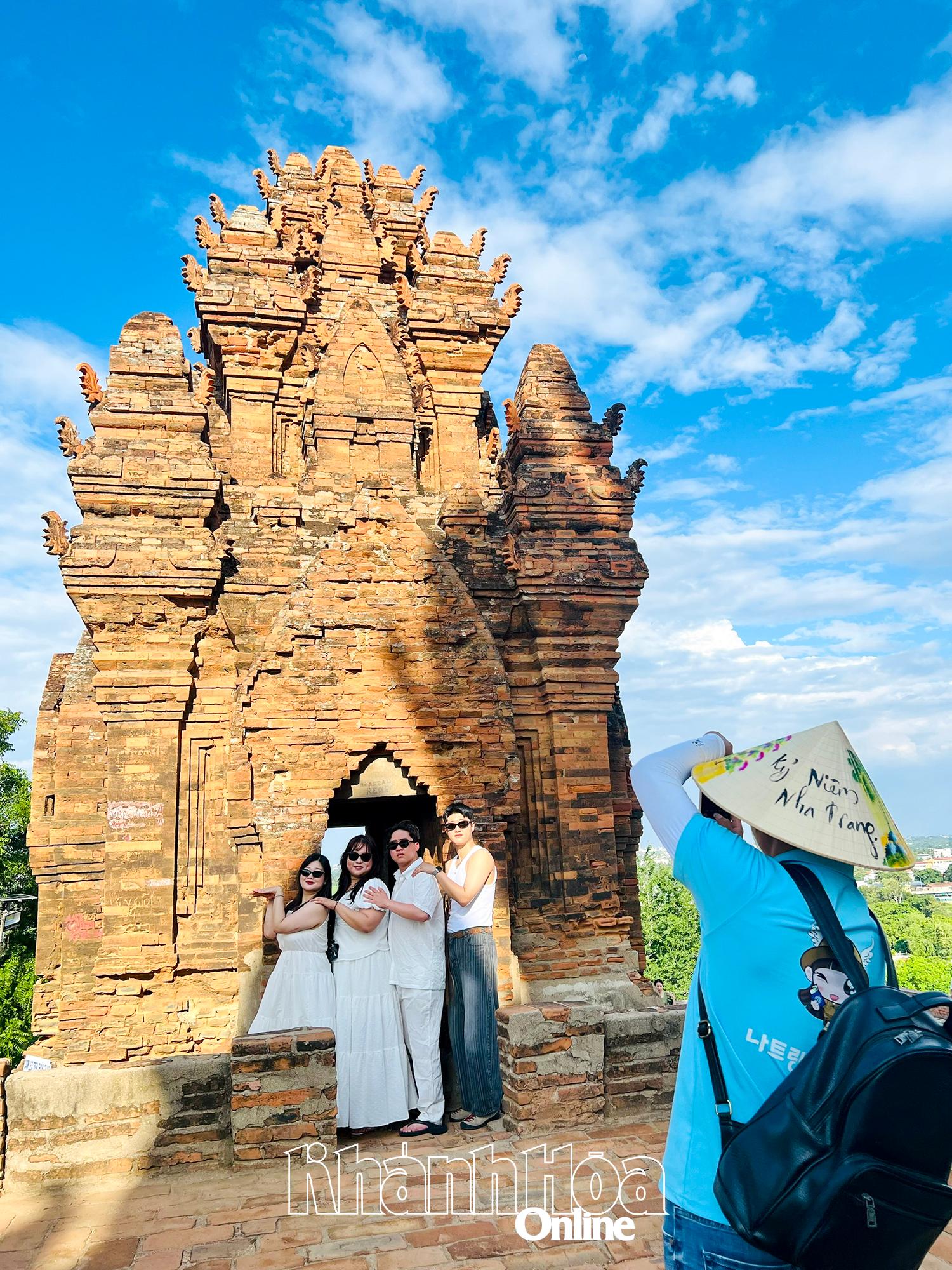 Khánh Hòa hướng đến trung tâm du lịch hàng đầu Đông Nam Á