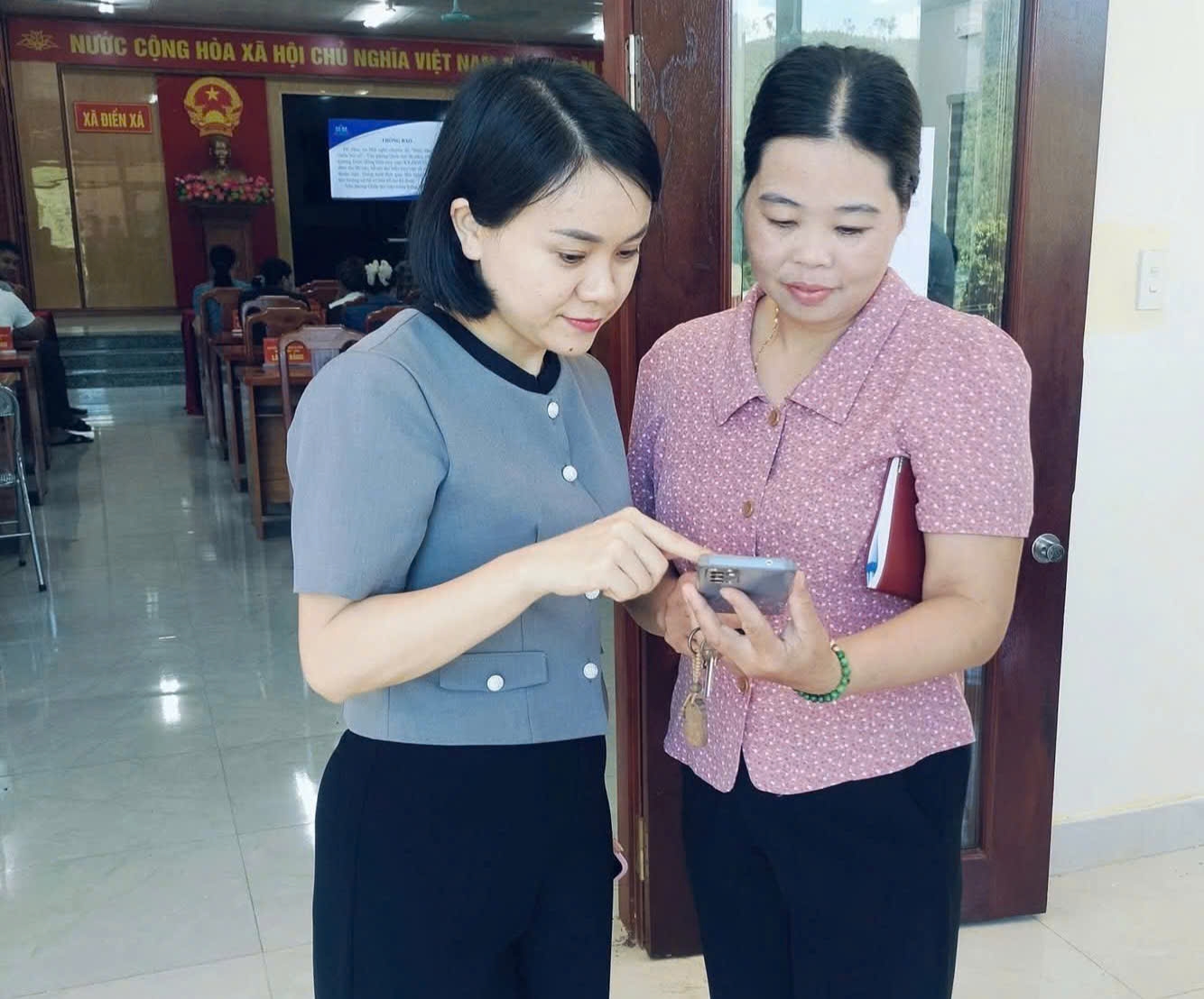 Từ “họp không giấy” đến quét QR điểm danh tại xã vùng cao Điền Xá