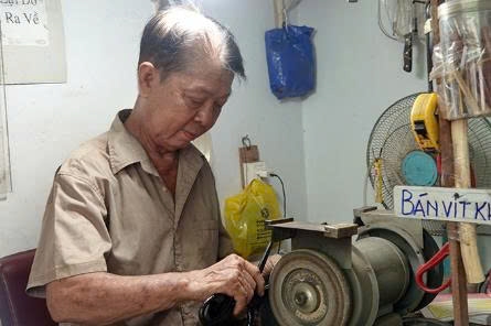 Cần Thơ: Nghề “lau bóng thời gian”