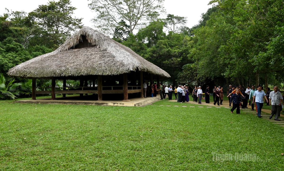 Tuyên Quang: Từ Tân Trào đến Lũng Cú Dịp Quốc khánh 2-9, đông đảo du khách trong cả nước tham quan, về nguồn tại Khu Di tích Quốc gia đặc biệt Tân Trào. Ảnh: Quang Hòa