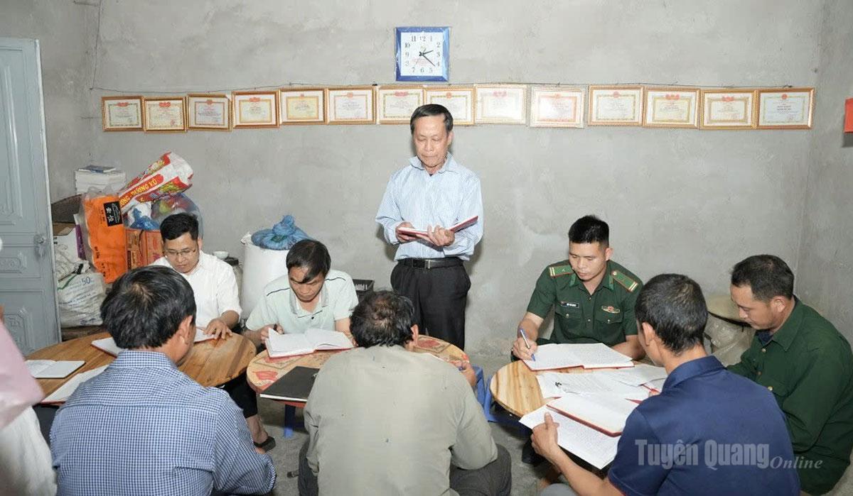 Chi bộ thôn Xín Cái, xã Sơn Vĩ giao đảng viên phụ trách, hướng dẫn quần chúng ưu tú tham gia tổ tự quản an ninh trật tự khu vực giáp biên.