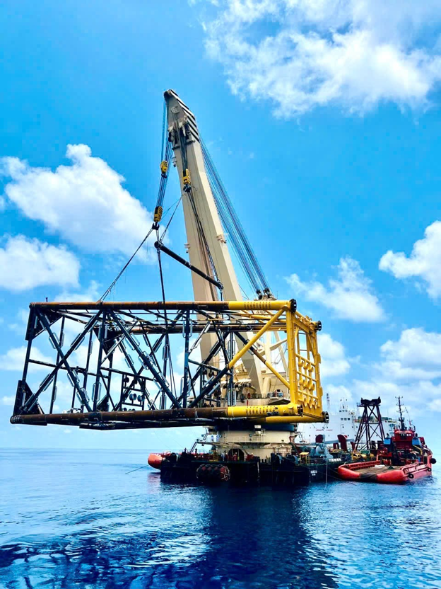 Vietsovpetro đón dòng dầu đầu tiên từ giàn RC12