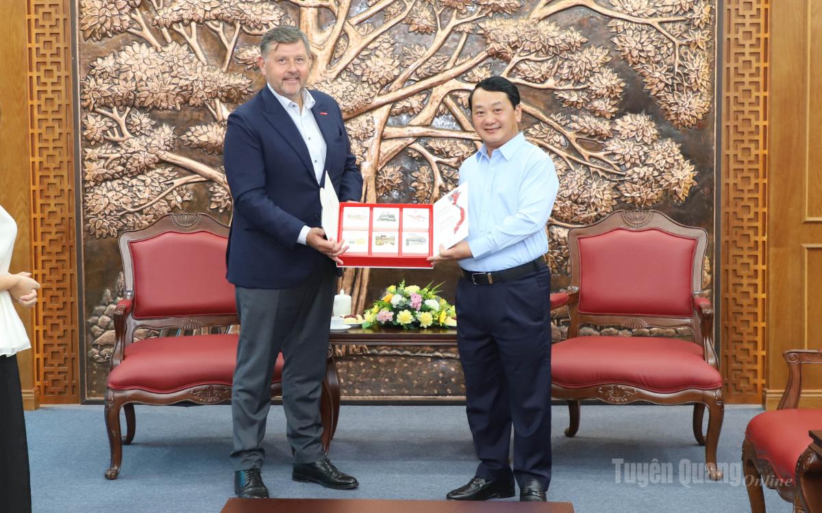 Tuyên Quang: Bí thư Tỉnh ủy Hầu A Lềnh làm việc với Tập đoàn Central Retail Việt Nam