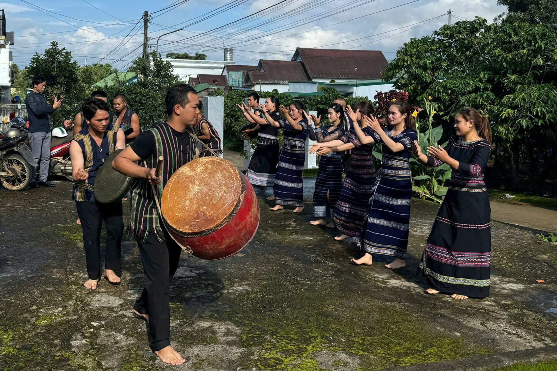 Lâm Đồng: Còn đó làng nghề người Mạ