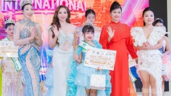 Tuyên Quang: Cô bé kể chuyện quê hương bằng tiếng Anh