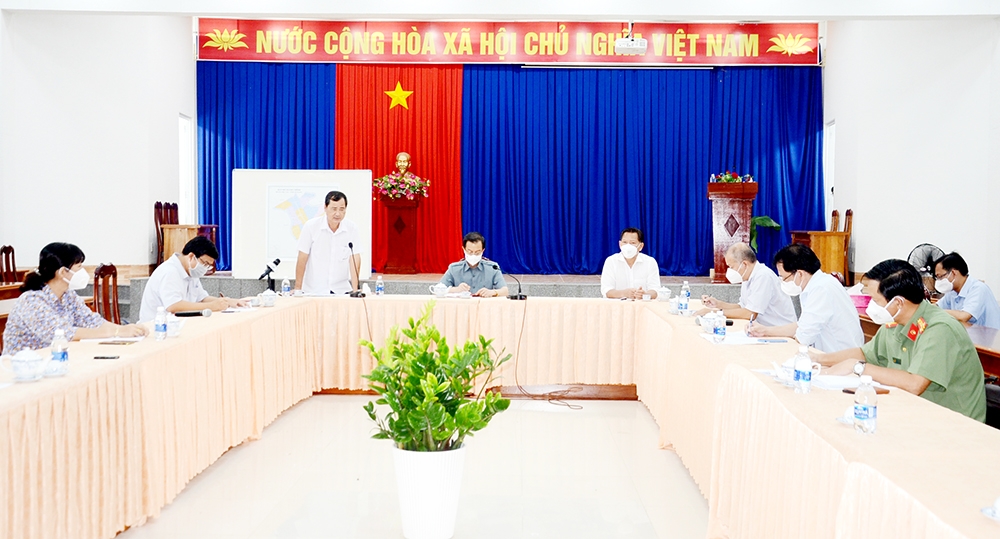 Bí thư Tỉnh ủy An Giang Lê Hồng Quang chỉ đạo công tác phòng, chống dịch COVID-19 tại huyện Phú Tân