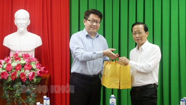 Bến Tre: Phó chủ tịch Thường trực UBND tỉnh Nguyễn Trúc Sơn tiếp và làm việc với Quỹ hỗ trợ cộng đồng Đinh Thiện Lý