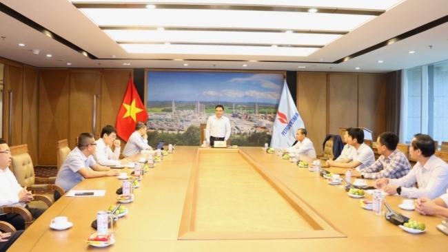 Trao quyết định Bí thư Đảng ủy Văn phòng Tập đoàn Dầu khí Việt Nam nhiệm kỳ 2020-2025