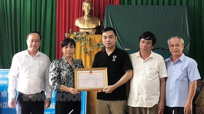 Bến Tre: Trao kinh phí xây dựng nhà tình nghĩa, tình thương trên địa bàn các huyện