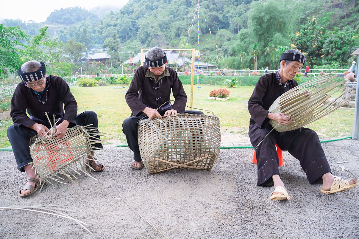 Lai Châu: Đẩy mạnh truyền dạy nghề thủ công truyền thống