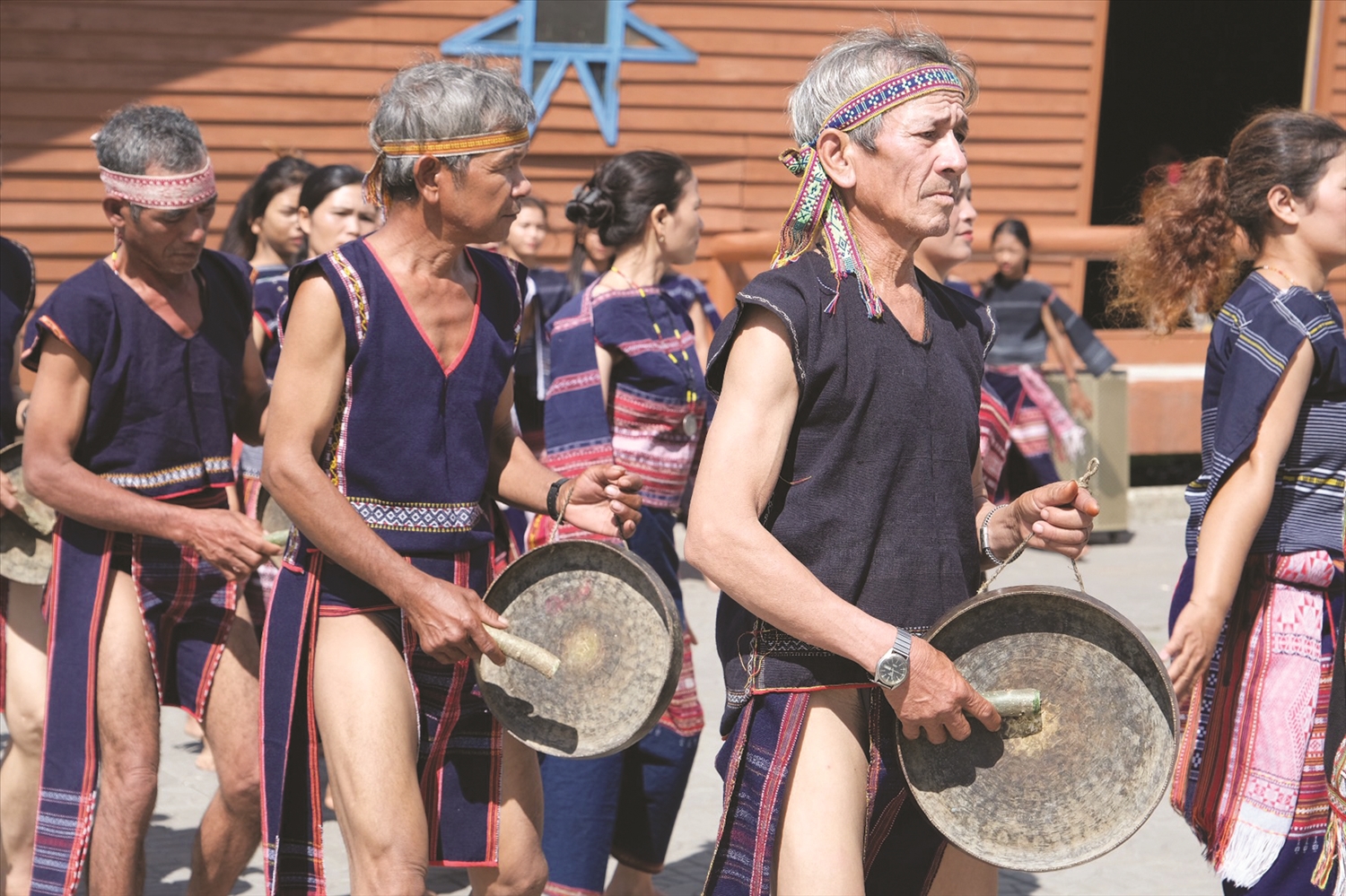 Phục dựng Lễ tỉa lúa trong đời sống đồng bào Ba Na