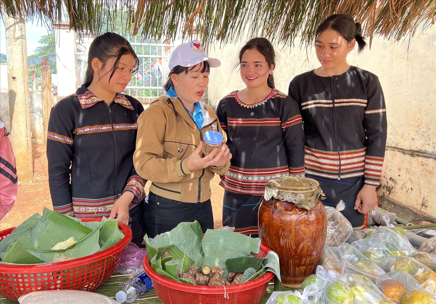 Sức hút của làng du lịch trên đỉnh núi Pờ Yầu