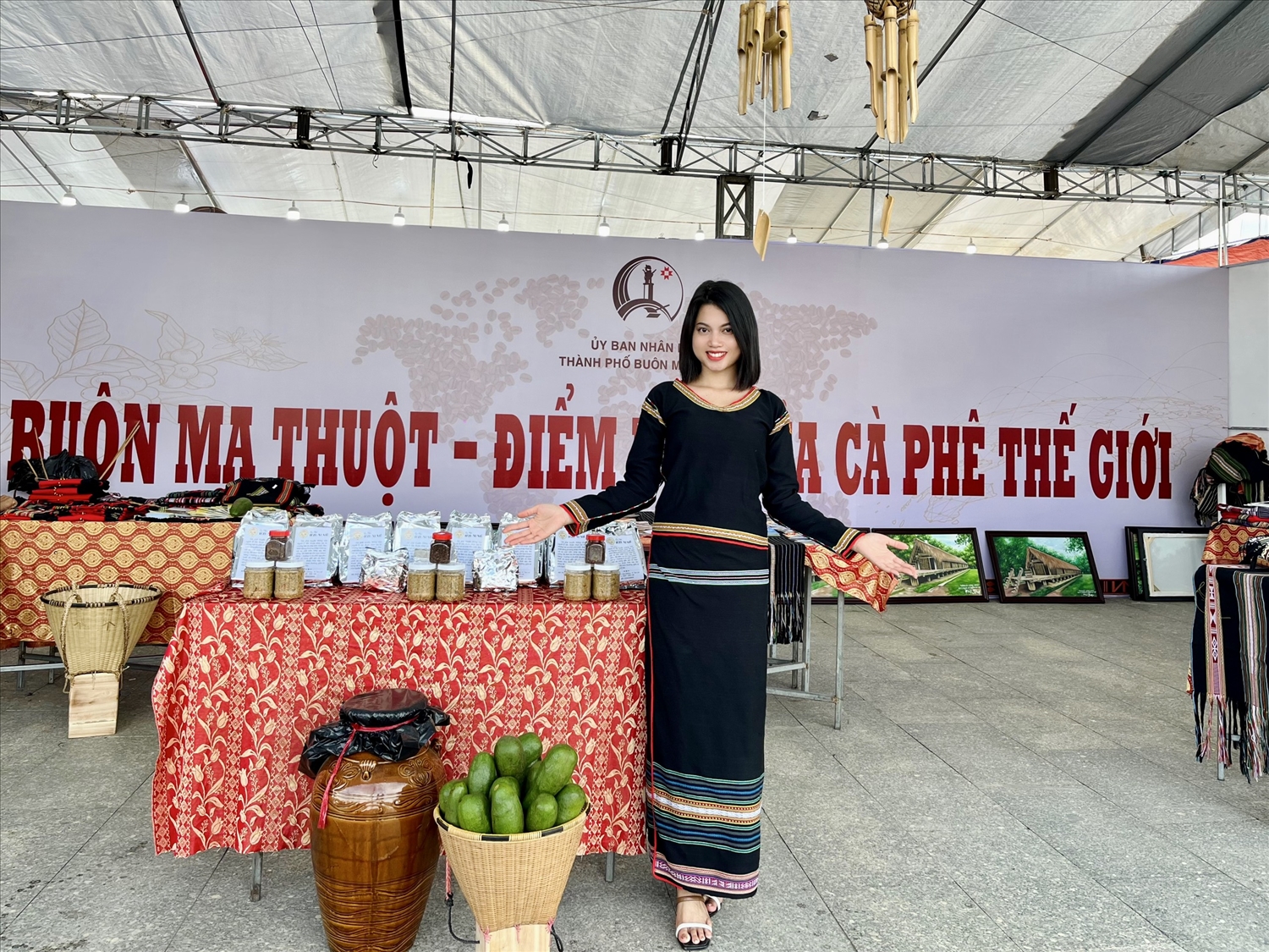 Nữ “thủ lĩnh” trẻ thắp lửa văn hóa Ê Đê