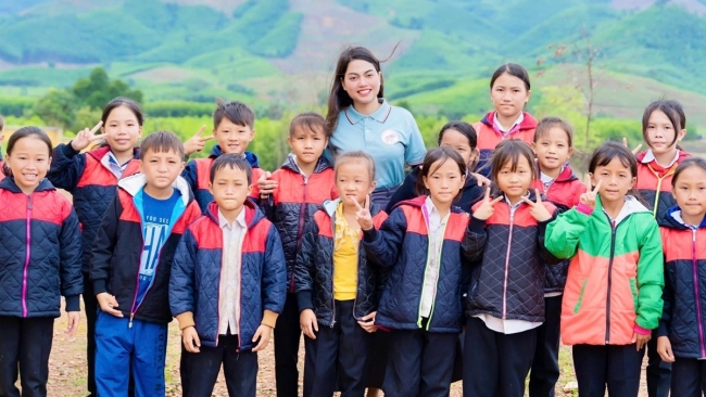 Nữ “thủ lĩnh” trẻ thắp lửa văn hóa Ê Đê