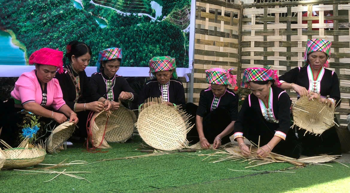 Lai Châu: Giữ gìn nghề truyền thống đan lát