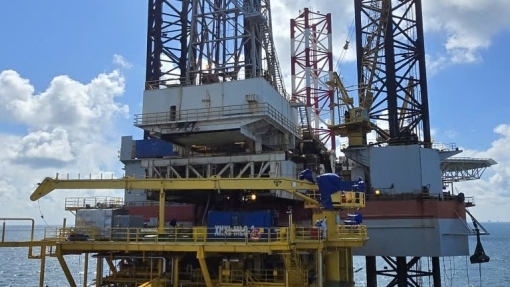Vietsovpetro đón dòng dầu thương mại đầu tiên từ giàn BK-24, vượt kế hoạch hơn 2 tháng