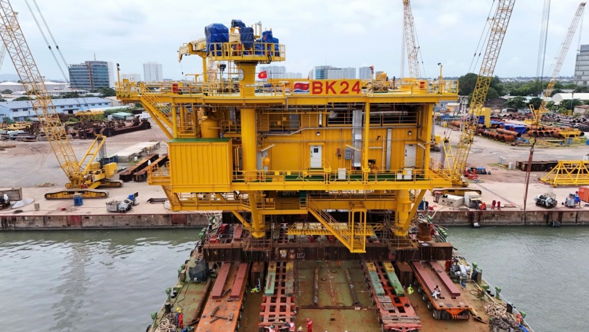 Vietsovpetro đón dòng dầu thương mại đầu tiên từ giàn BK 24, vượt kế hoạch hơn 2 tháng
