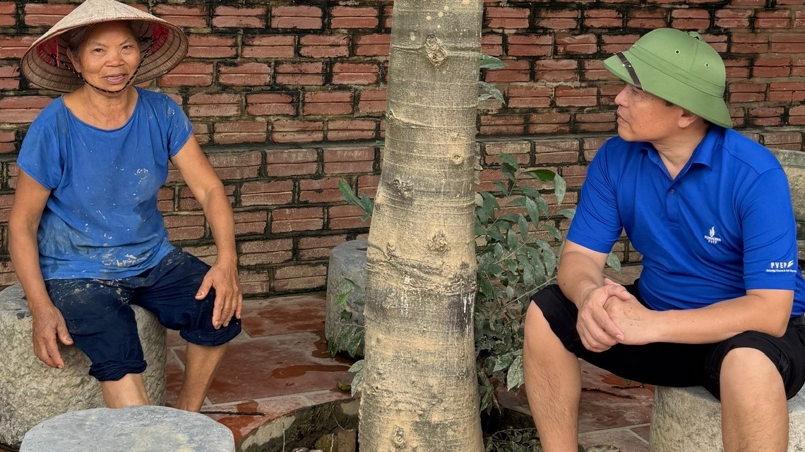 PVEP hỗ trợ nhân dân, thăm hỏi gia đình CBCNV bị ảnh hưởng bởi mưa lũ tại xã Trung Giã (Hà Nội)
