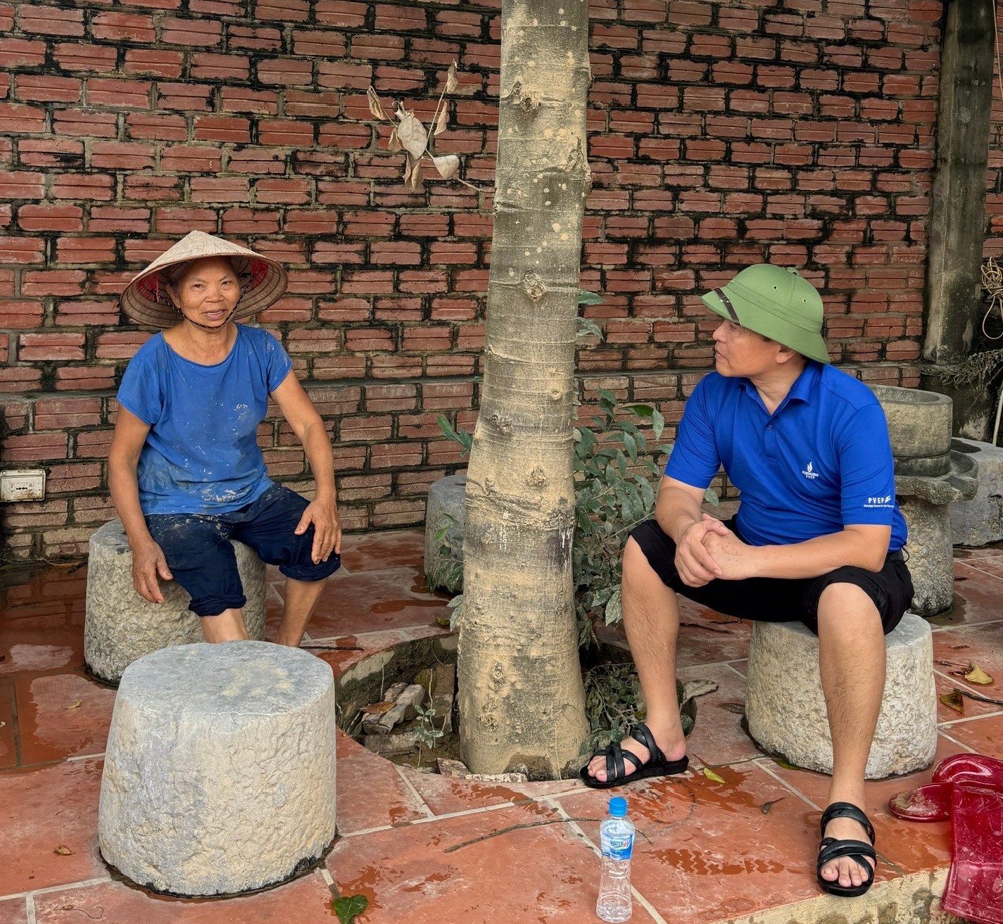 PVEP hỗ trợ nhân dân, thăm hỏi gia đình CBCNV bị ảnh hưởng bởi mưa lũ tại xã Trung Giã (Hà Nội)